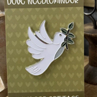 Dove Needleminder